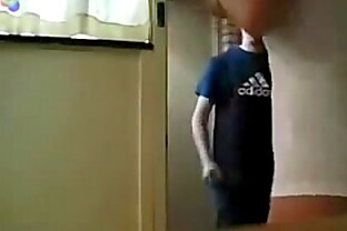 Novinha safada provocando entregador sortudo 72 sec