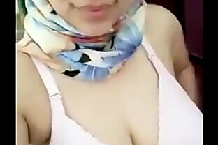 Mahasiswi Jilbab Sange Telanjang di Rumah  Full Video HD :  66 sec