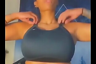 Lauren22Hammellton sports bra
