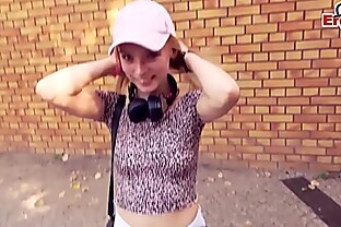 Sehr junge kleine Touristin teen abgeschleppt über EroCom Date und Outdoor POV gefickt