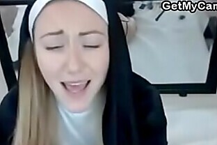 Gorgeous cam slave gets off with self-spanking
