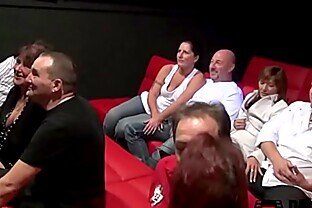 Orgie im Porno Kino