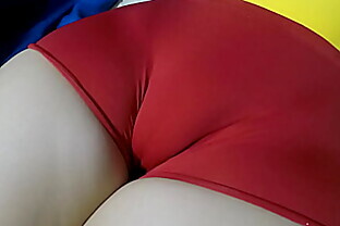 Meus shorts de ginástica e maiô deixam minha buceta apertada e meu cameltoe macio - Inmymound