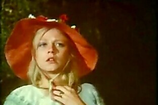 Blonde Anna Magle gets fucked doggystyle in a car in vintage porn movie
