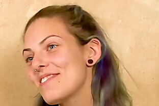 Horny woman from Düsseldorf brings herself to a climax with toys