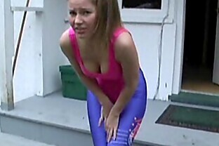 ineed2pee candi pees in her spandex