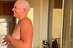 NAKED YOGA! Und alle Nachbarn dürfen zusehen!