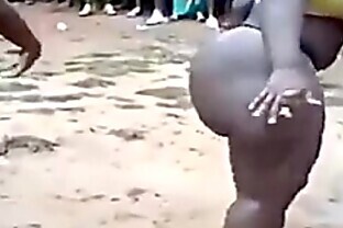 5517461 african big booty dancing