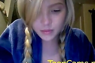 amateur blonde solo webcam