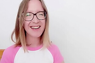 Amelia Gives Us a Sexy Show Outdoors