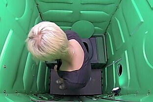 Porta Gloryhole boyish blonde sucks strangers cocks