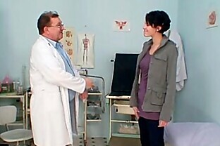 Busty babe Rita perverse gyno doctor exam
