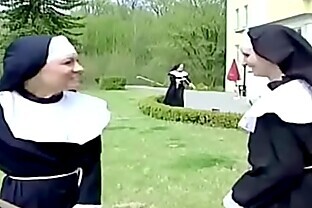 Notgeile Nonne wird vom Handwerker heimlich entjungfert
