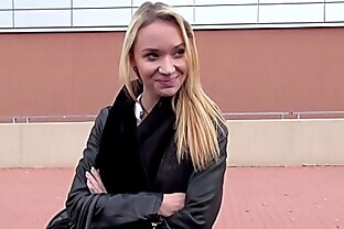 Stupid blonde easy convinced to come in van and spread legs for big cock