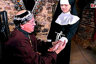 junge nonne zum sex verführt im kloster