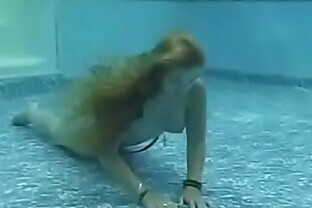 Beautiful Mermaid Maggie Masturbates Underwater