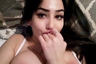 Neyla Kim Beauté Orientale gros seins brune sexe beurette Egyptienne porngirl