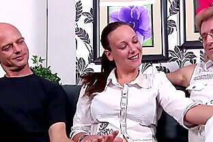 Reifes deutsches Paar beim ersten Cuckold MMF Dreier Sex 14 min