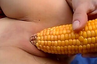 Amateur girlfriend toys her pussy with corn outdoor 23 min
