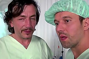 Kim kommt in die Klinik wegen Stangenfieber -- die Ärzte merken es erst als deren Stange fiebert - das Luder 28 min