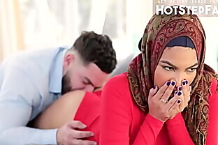 Horny Hijab Babe Calling Amateur With Big Cock By Sending Nudes - Hot Step Fam 8 min