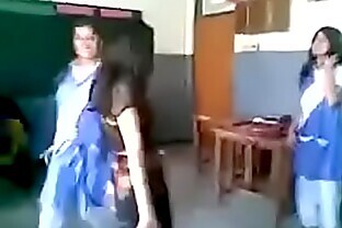 Pakistani Girl Dance in front of Boys In Classroom 92 sec