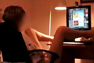 Enjoy my sister caught having fun on web cam 84 sec